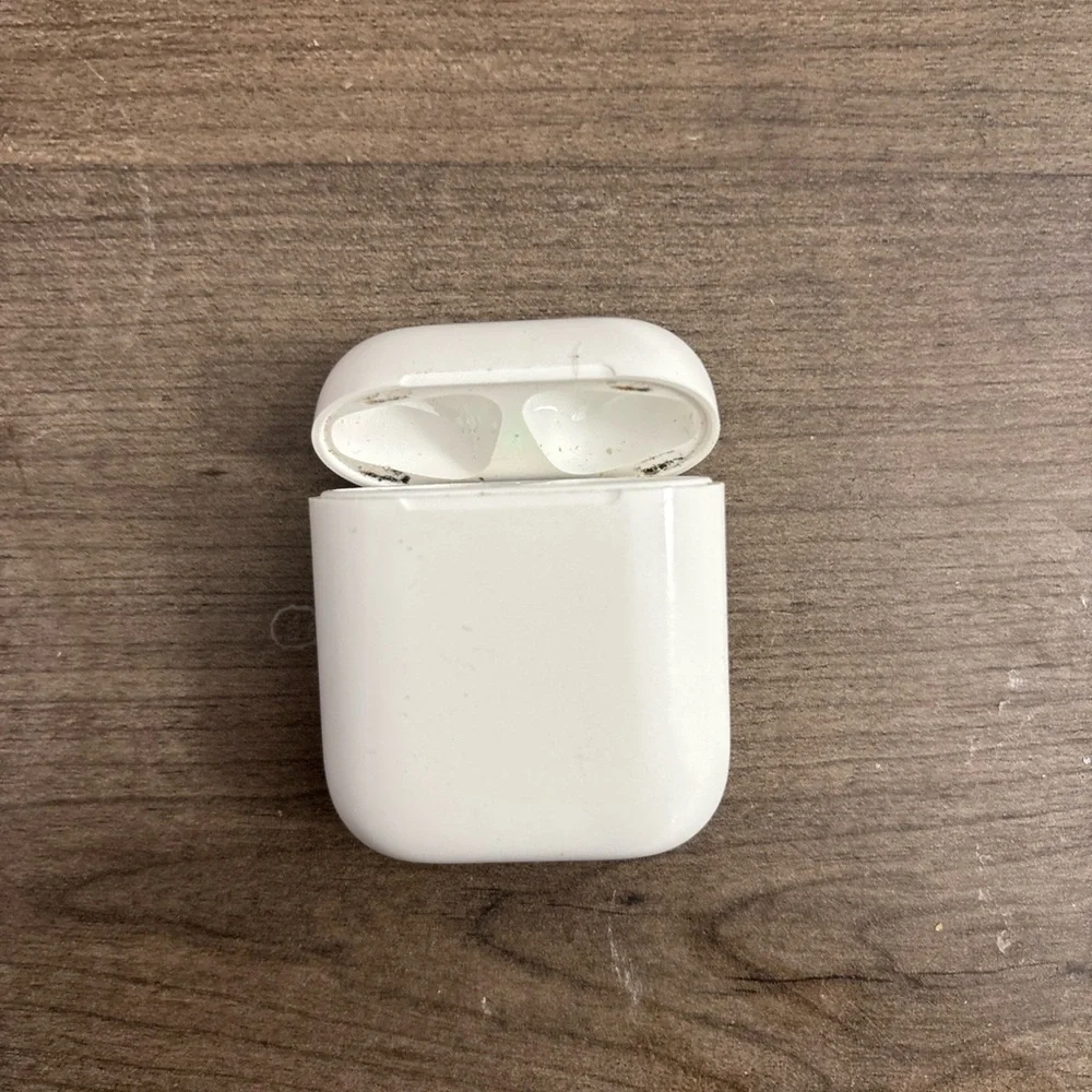 White Wireless Earbuds Case